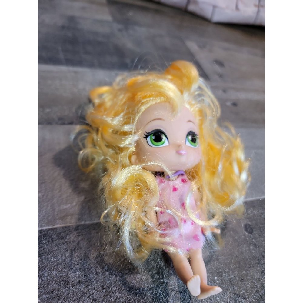 Blonde green eye heart dress girl doll 2015 Mattel toy figure